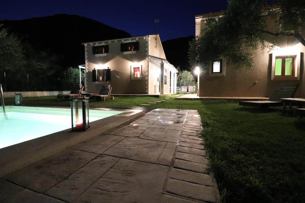 Doukádes Theonymfi Luxury Villas מראה חיצוני תמונה