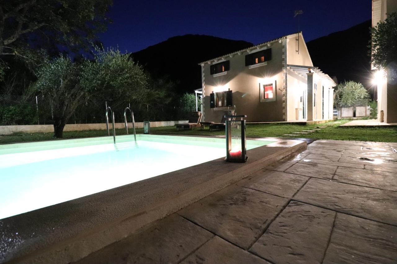 Doukádes Theonymfi Luxury Villas מראה חיצוני תמונה