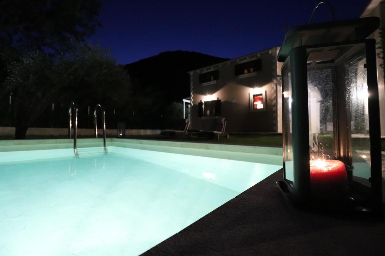 Doukádes Theonymfi Luxury Villas מראה חיצוני תמונה