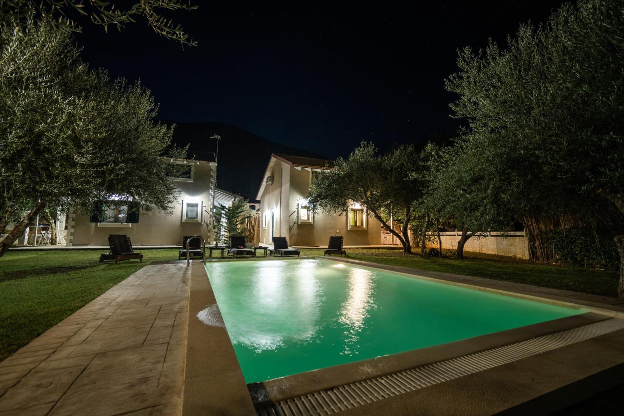 Doukádes Theonymfi Luxury Villas מראה חיצוני תמונה